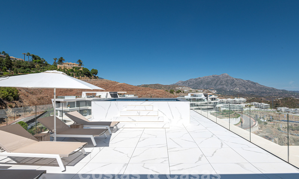 Penthouse de première classe à vendre avec piscine privée et vue panoramique sur la mer dans les collines de Marbella - Benahavis 58452