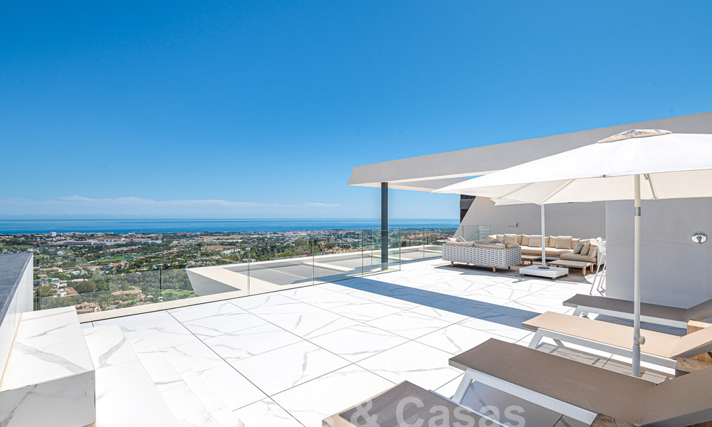 Penthouse de première classe à vendre avec piscine privée et vue panoramique sur la mer dans les collines de Marbella - Benahavis 58454