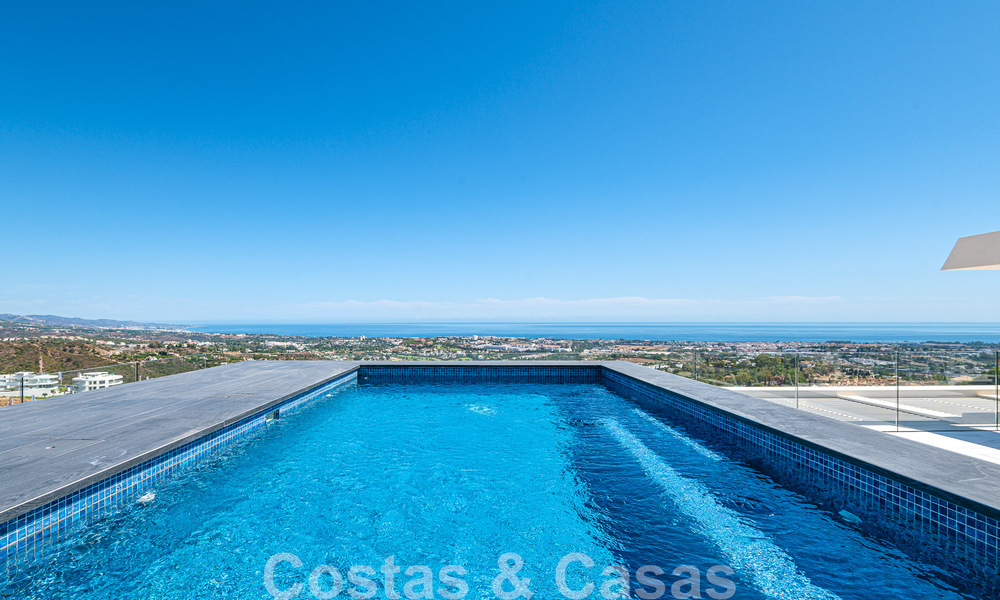 Penthouse de première classe à vendre avec piscine privée et vue panoramique sur la mer dans les collines de Marbella - Benahavis 58457
