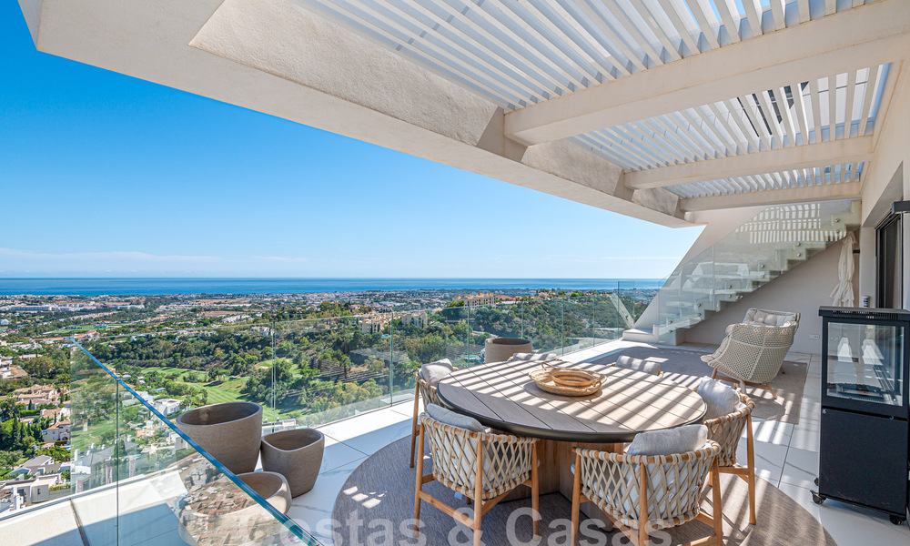 Penthouse de première classe à vendre avec piscine privée et vue panoramique sur la mer dans les collines de Marbella - Benahavis 58466