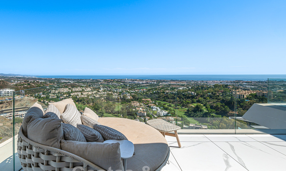 Penthouse de première classe à vendre avec piscine privée et vue panoramique sur la mer dans les collines de Marbella - Benahavis 58469