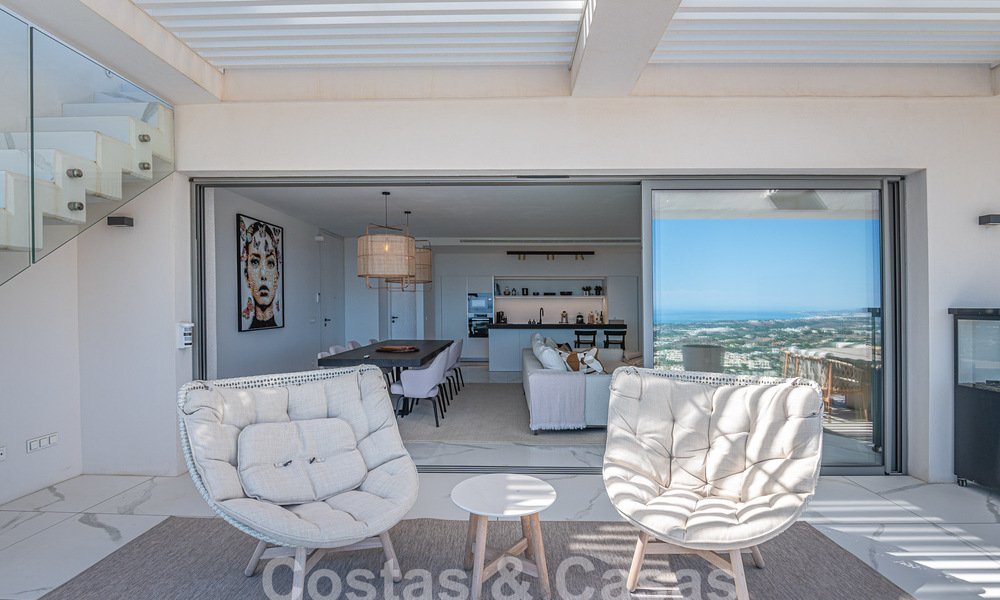 Penthouse de première classe à vendre avec piscine privée et vue panoramique sur la mer dans les collines de Marbella - Benahavis 58472