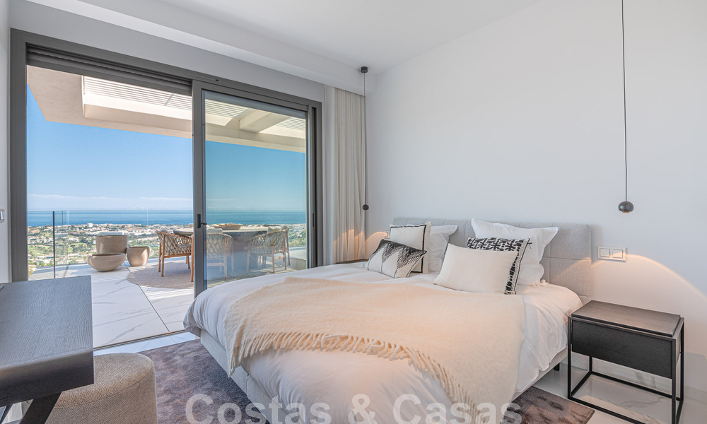 Penthouse de première classe à vendre avec piscine privée et vue panoramique sur la mer dans les collines de Marbella - Benahavis 58483