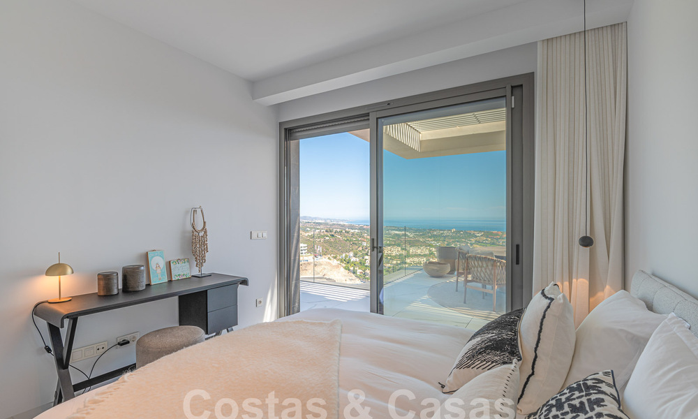 Penthouse de première classe à vendre avec piscine privée et vue panoramique sur la mer dans les collines de Marbella - Benahavis 58484