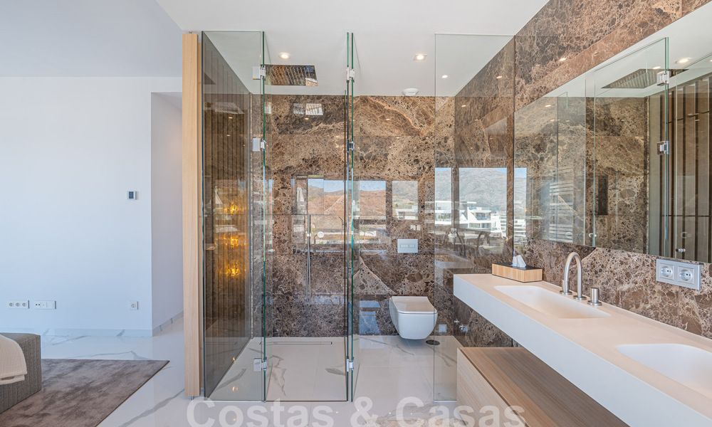 Penthouse de première classe à vendre avec piscine privée et vue panoramique sur la mer dans les collines de Marbella - Benahavis 58493