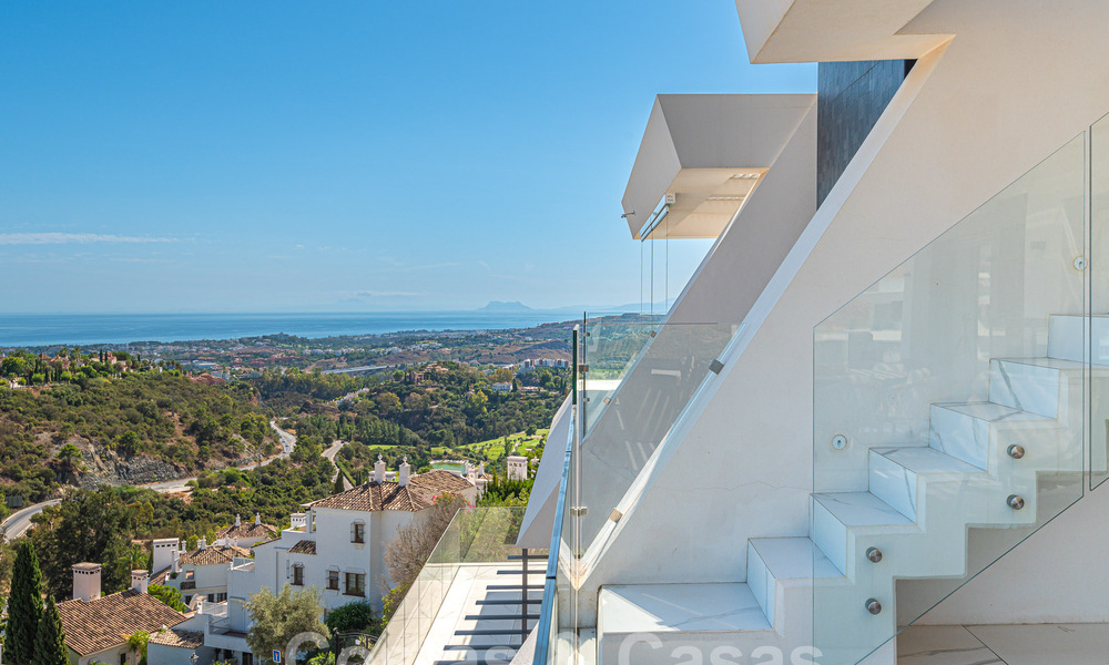 Penthouse de première classe à vendre avec piscine privée et vue panoramique sur la mer dans les collines de Marbella - Benahavis 58494