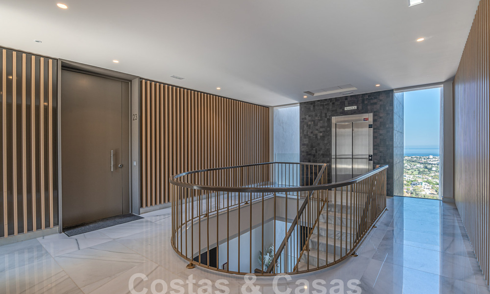 Penthouse de première classe à vendre avec piscine privée et vue panoramique sur la mer dans les collines de Marbella - Benahavis 58499