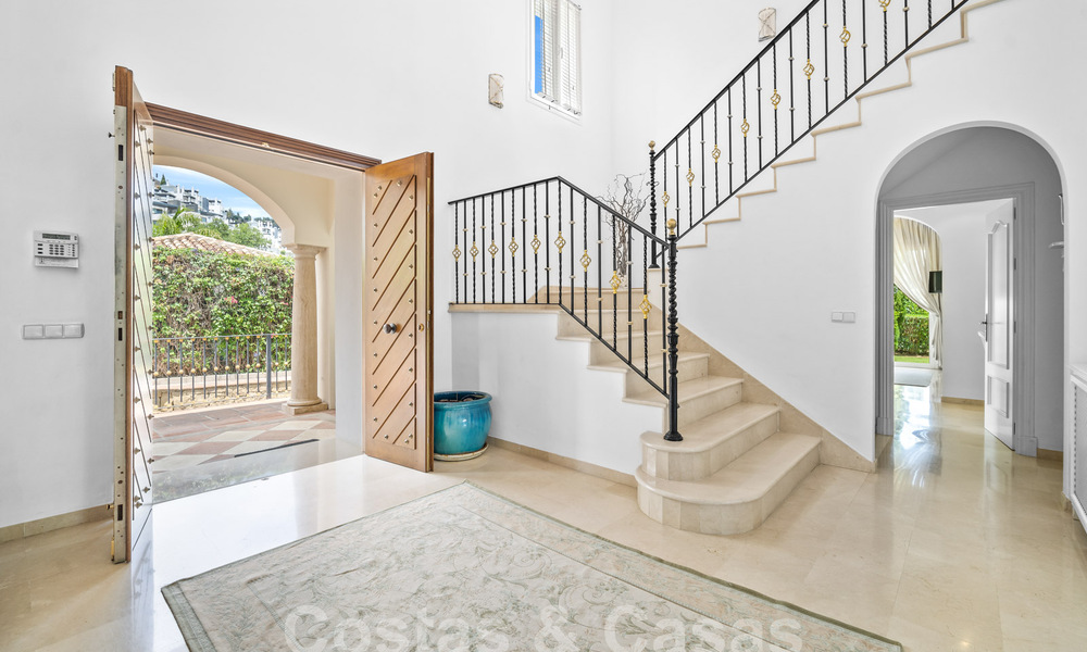Villa de luxe de style espagnol classique à vendre dans le complexe golfique protégé de La Quinta, Marbella - Benahavis 58241