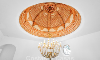 Villa de luxe de style espagnol classique à vendre dans le complexe golfique protégé de La Quinta, Marbella - Benahavis 58256 