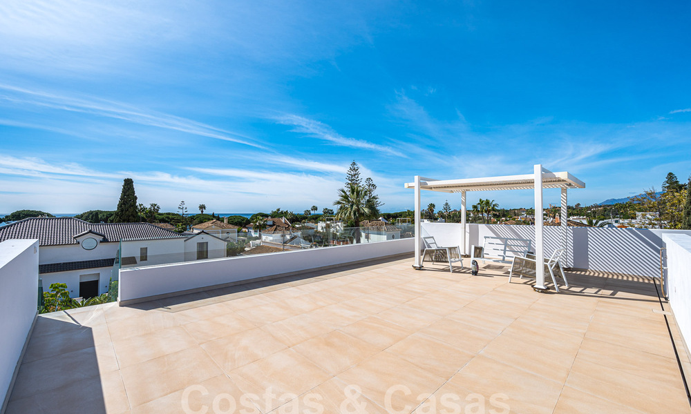 Villa design sophistiquée avec 2 piscines à vendre, à distance de marche de la plage, du centre de Marbella et de toutes les commodités 58540