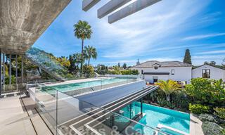 Villa design sophistiquée avec 2 piscines à vendre, à distance de marche de la plage, du centre de Marbella et de toutes les commodités 58541 