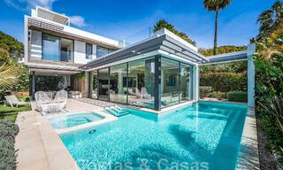 Villa design sophistiquée avec 2 piscines à vendre, à distance de marche de la plage, du centre de Marbella et de toutes les commodités 58543 