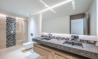 Villa design sophistiquée avec 2 piscines à vendre, à distance de marche de la plage, du centre de Marbella et de toutes les commodités 58548 