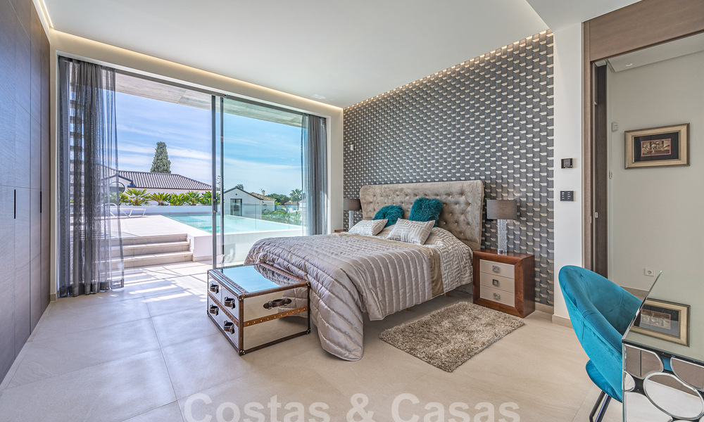 Villa design sophistiquée avec 2 piscines à vendre, à distance de marche de la plage, du centre de Marbella et de toutes les commodités 58549