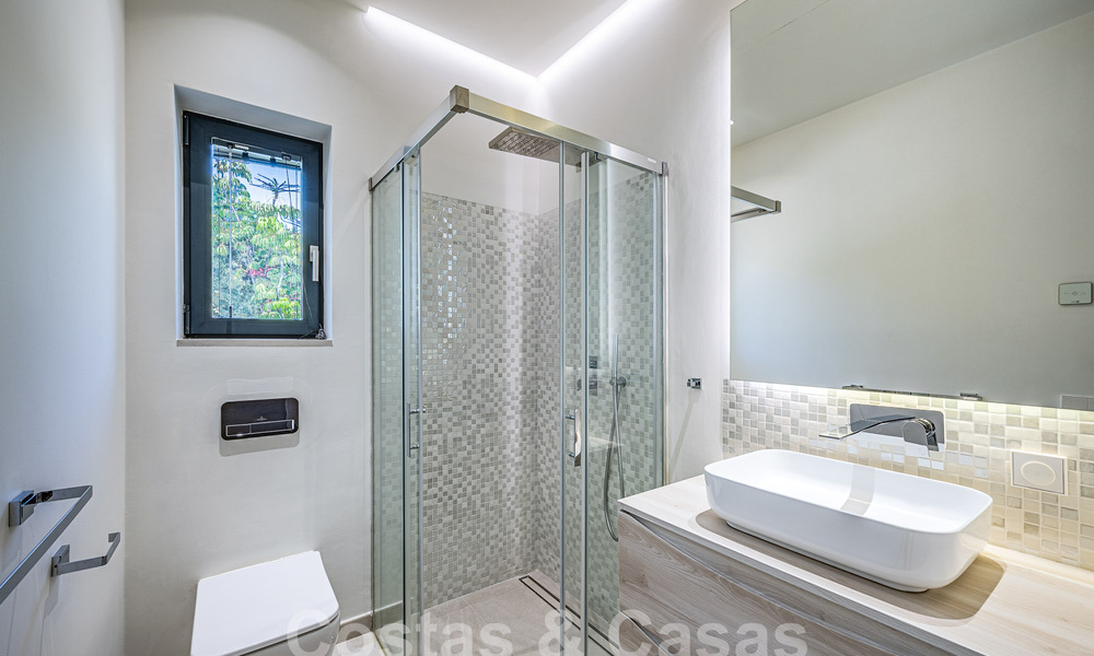 Villa design sophistiquée avec 2 piscines à vendre, à distance de marche de la plage, du centre de Marbella et de toutes les commodités 58551