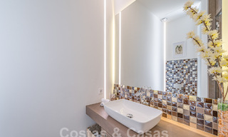 Villa design sophistiquée avec 2 piscines à vendre, à distance de marche de la plage, du centre de Marbella et de toutes les commodités 58552 