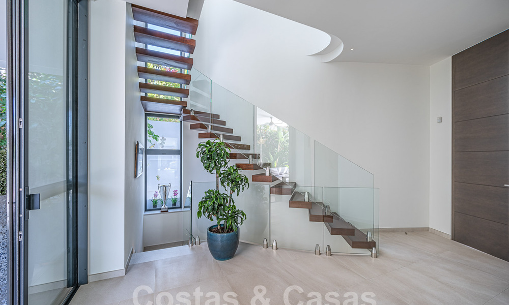 Villa design sophistiquée avec 2 piscines à vendre, à distance de marche de la plage, du centre de Marbella et de toutes les commodités 58553