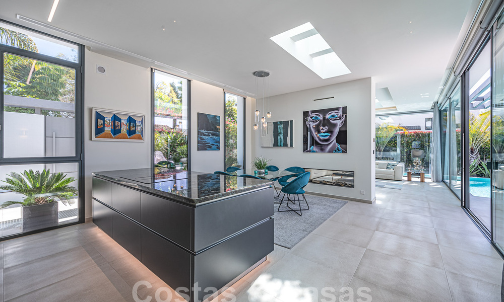 Villa design sophistiquée avec 2 piscines à vendre, à distance de marche de la plage, du centre de Marbella et de toutes les commodités 58554