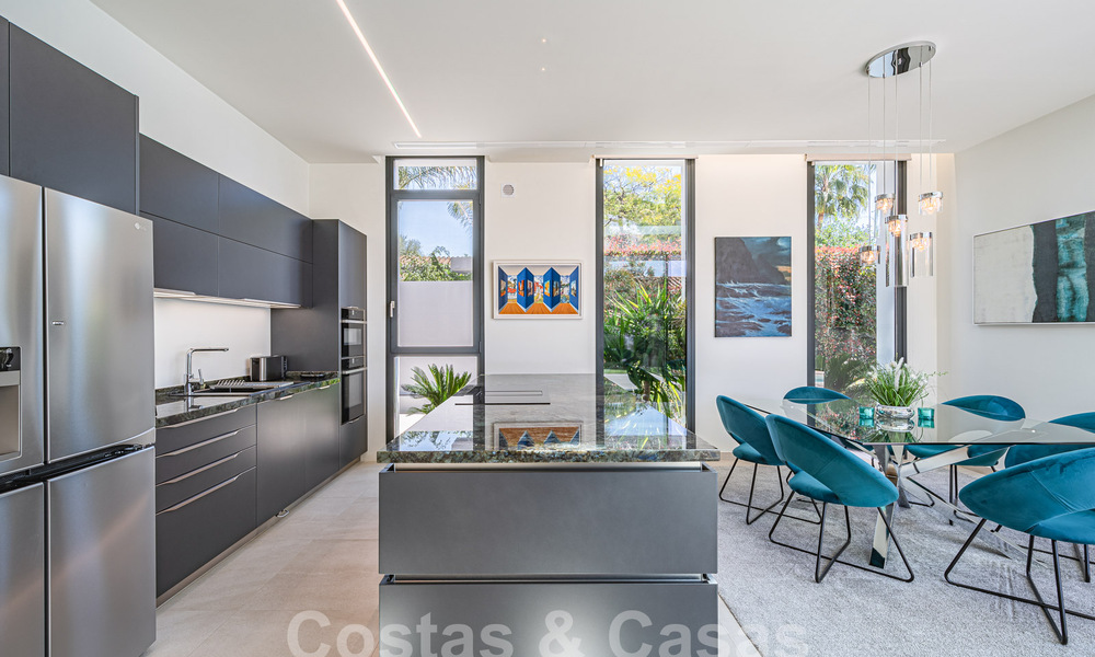 Villa design sophistiquée avec 2 piscines à vendre, à distance de marche de la plage, du centre de Marbella et de toutes les commodités 58555