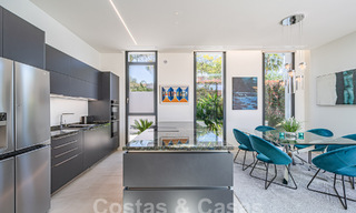 Villa design sophistiquée avec 2 piscines à vendre, à distance de marche de la plage, du centre de Marbella et de toutes les commodités 58555 