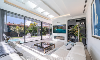Villa design sophistiquée avec 2 piscines à vendre, à distance de marche de la plage, du centre de Marbella et de toutes les commodités 58558 
