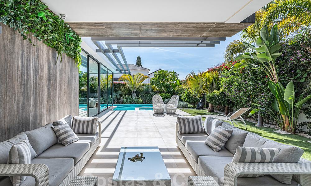 Villa design sophistiquée avec 2 piscines à vendre, à distance de marche de la plage, du centre de Marbella et de toutes les commodités 58560