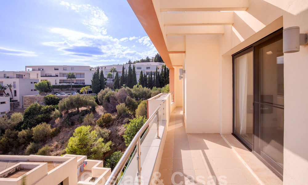 Penthouse moderne à vendre avec vue panoramique sur la mer, dans un complexe de luxe de Los Monteros, Marbella 58276