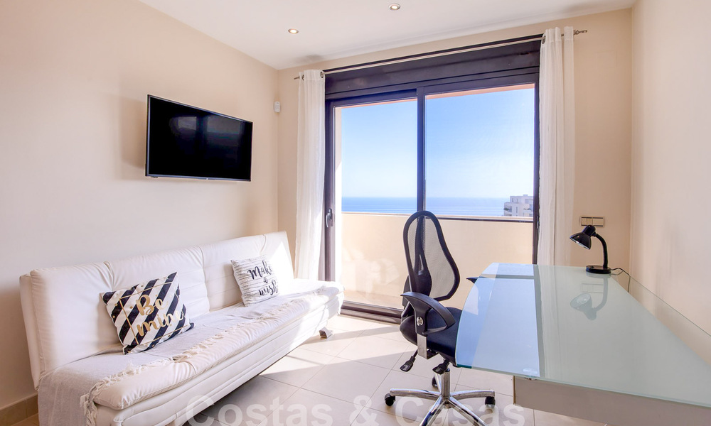 Penthouse moderne à vendre avec vue panoramique sur la mer, dans un complexe de luxe de Los Monteros, Marbella 58277