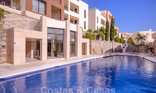 Penthouse moderne à vendre avec vue panoramique sur la mer, dans un complexe de luxe de Los Monteros, Marbella 58278 
