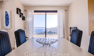 Penthouse moderne à vendre avec vue panoramique sur la mer, dans un complexe de luxe de Los Monteros, Marbella 58279 