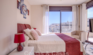 Penthouse moderne à vendre avec vue panoramique sur la mer, dans un complexe de luxe de Los Monteros, Marbella 58285 