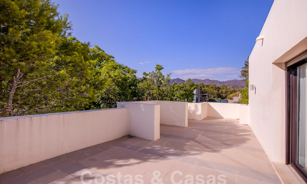 Penthouse moderne à vendre avec vue panoramique sur la mer, dans un complexe de luxe de Los Monteros, Marbella 58288