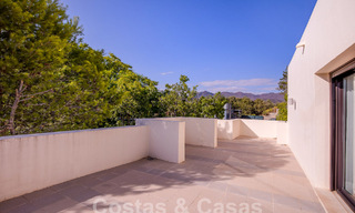 Penthouse moderne à vendre avec vue panoramique sur la mer, dans un complexe de luxe de Los Monteros, Marbella 58288 