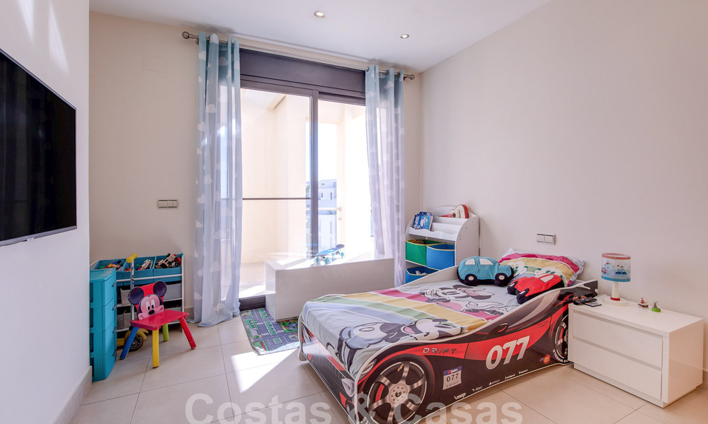 Penthouse moderne à vendre avec vue panoramique sur la mer, dans un complexe de luxe de Los Monteros, Marbella 58289