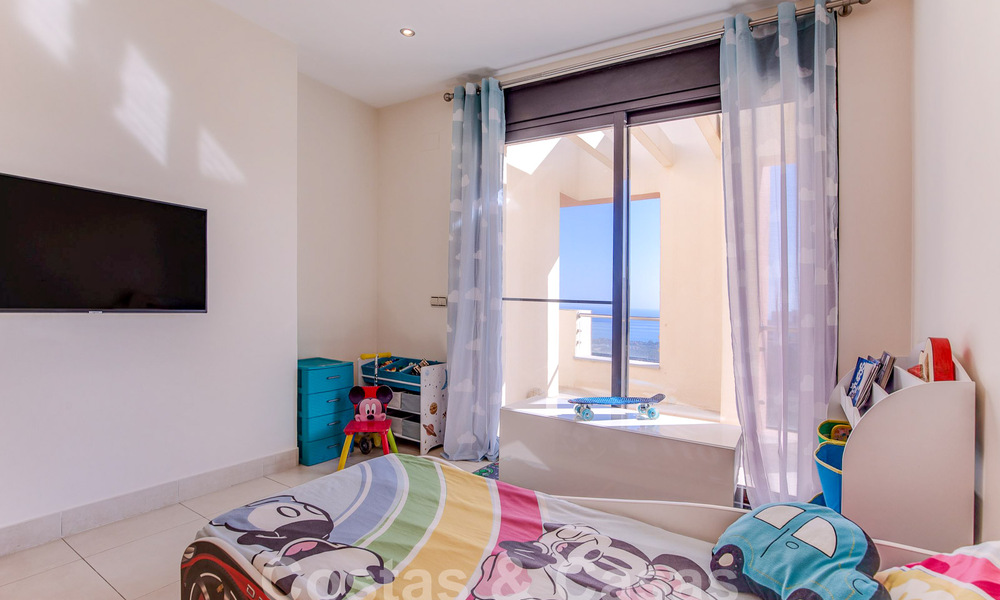 Penthouse moderne à vendre avec vue panoramique sur la mer, dans un complexe de luxe de Los Monteros, Marbella 58290