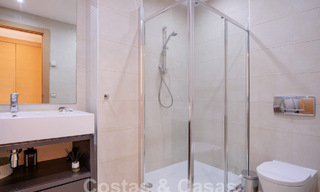 Penthouse moderne à vendre avec vue panoramique sur la mer, dans un complexe de luxe de Los Monteros, Marbella 58291 