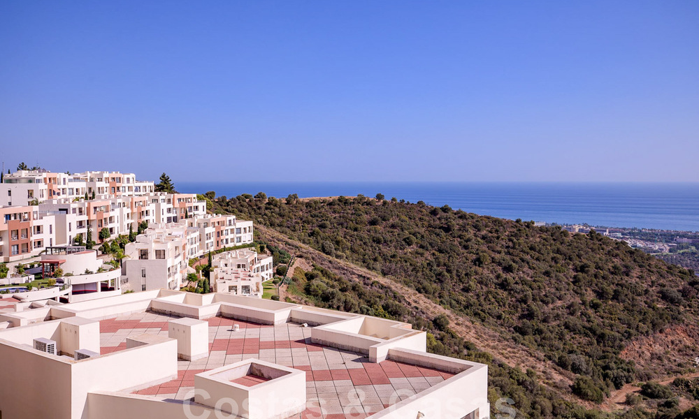 Penthouse moderne à vendre avec vue panoramique sur la mer, dans un complexe de luxe de Los Monteros, Marbella 58293