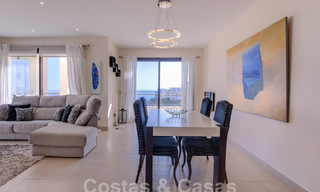 Penthouse moderne à vendre avec vue panoramique sur la mer, dans un complexe de luxe de Los Monteros, Marbella 58298 
