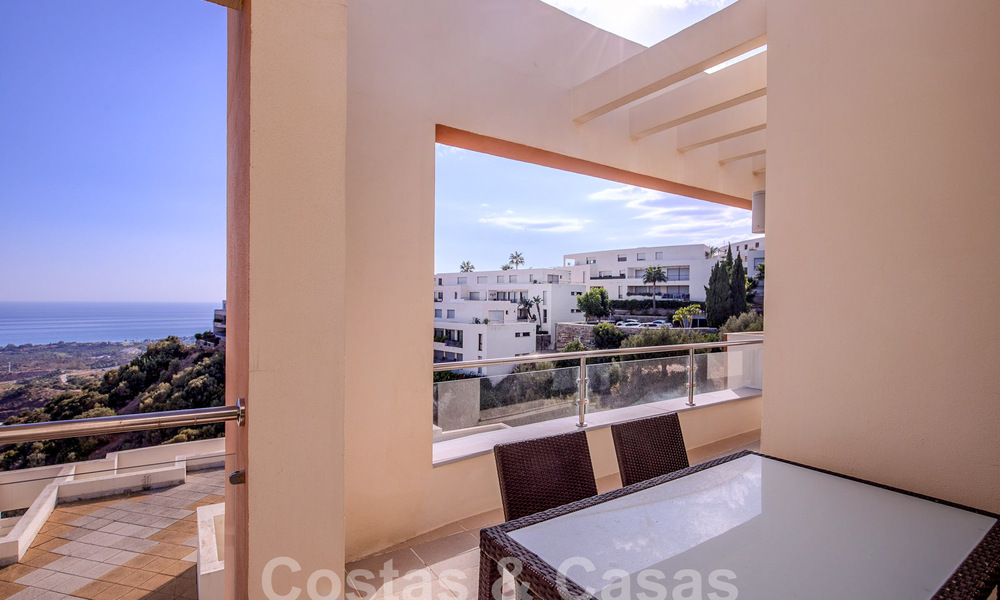 Penthouse moderne à vendre avec vue panoramique sur la mer, dans un complexe de luxe de Los Monteros, Marbella 58300