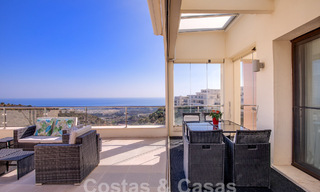Penthouse moderne à vendre avec vue panoramique sur la mer, dans un complexe de luxe de Los Monteros, Marbella 58301 
