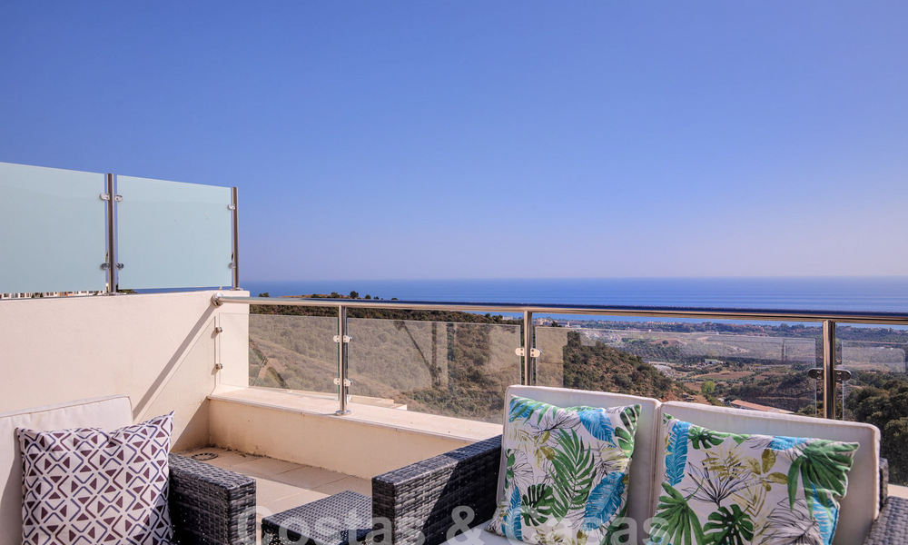 Penthouse moderne à vendre avec vue panoramique sur la mer, dans un complexe de luxe de Los Monteros, Marbella 58302