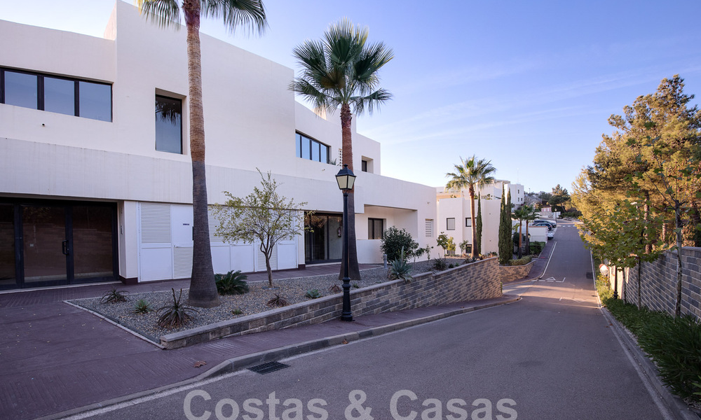 Penthouse moderne à vendre avec vue panoramique sur la mer, dans un complexe de luxe de Los Monteros, Marbella 58304