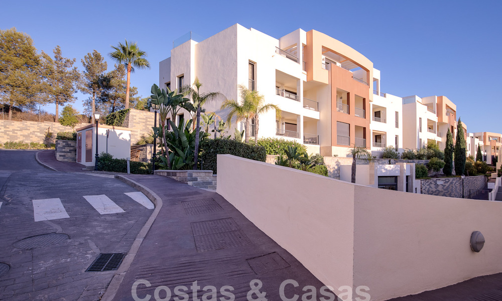Penthouse moderne à vendre avec vue panoramique sur la mer, dans un complexe de luxe de Los Monteros, Marbella 58305