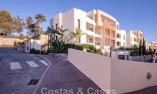 Penthouse moderne à vendre avec vue panoramique sur la mer, dans un complexe de luxe de Los Monteros, Marbella 58305 