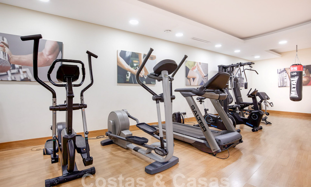 Penthouse moderne à vendre avec vue panoramique sur la mer, dans un complexe de luxe de Los Monteros, Marbella 58306