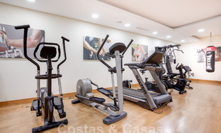 Penthouse moderne à vendre avec vue panoramique sur la mer, dans un complexe de luxe de Los Monteros, Marbella 58306 