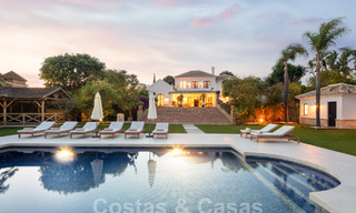 Charmante villa de luxe à vendre avec un style architectural méditerranéen traditionnel sur le nouveau Golden Mile entre Marbella et Estepona 57800 