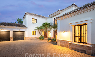 Charmante villa de luxe à vendre avec un style architectural méditerranéen traditionnel sur le nouveau Golden Mile entre Marbella et Estepona 57801 