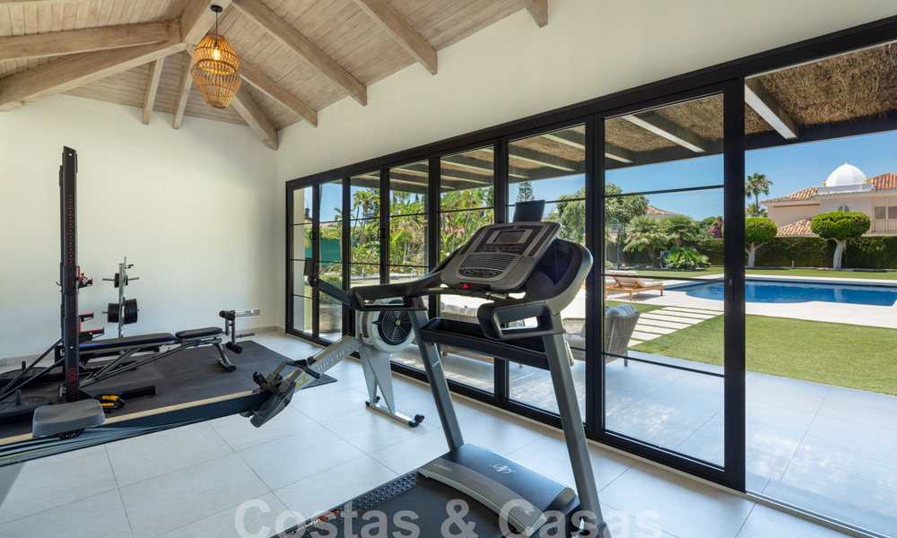 Charmante villa de luxe à vendre avec un style architectural méditerranéen traditionnel sur le nouveau Golden Mile entre Marbella et Estepona 57802