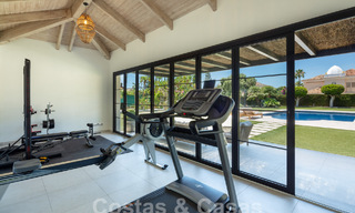 Charmante villa de luxe à vendre avec un style architectural méditerranéen traditionnel sur le nouveau Golden Mile entre Marbella et Estepona 57802 